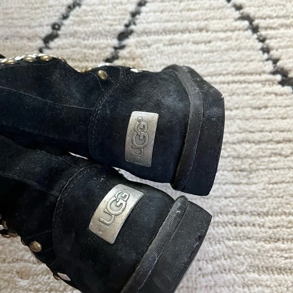 UGG chic black